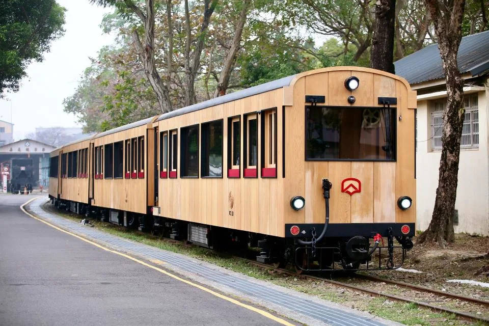 驶路线、行驶时间、订票方式、车厢特色一次看！｜【旅游攻略】凯发k8一触即发台铁、阿里山林铁观光列车总整理 8大列车行(图3)